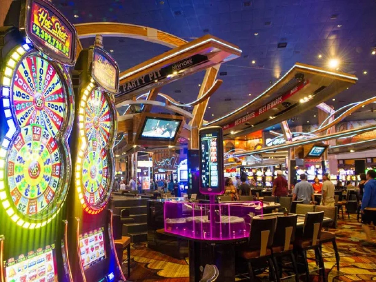 Qorvethasium Restaurant Casino aula ingang